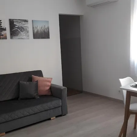 Liliom With Free Parking Space Appartement Budapest